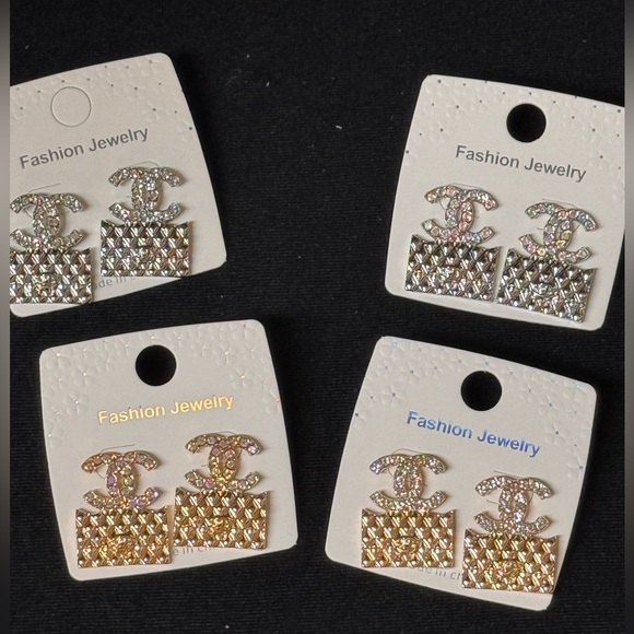 Fashion Jewelry Gold and Crystal Earrings 1.25 inch - Picture 3 of 3